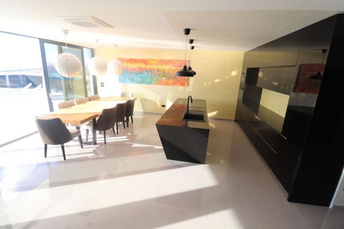 Image No.13-4 Bed Property for sale