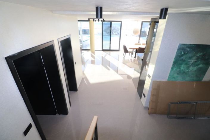 Image No.17-4 Bed Property for sale