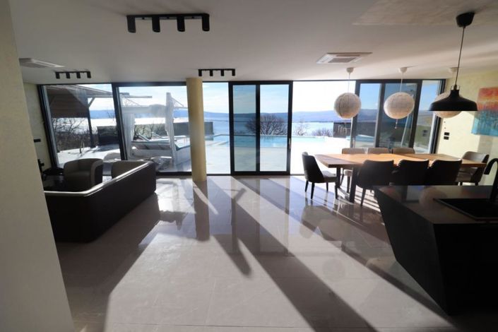 Image No.18-4 Bed Property for sale