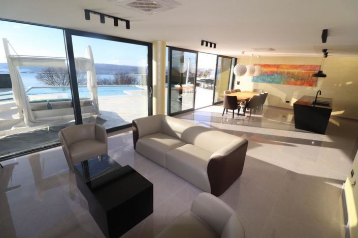 Image No.9-4 Bed Property for sale
