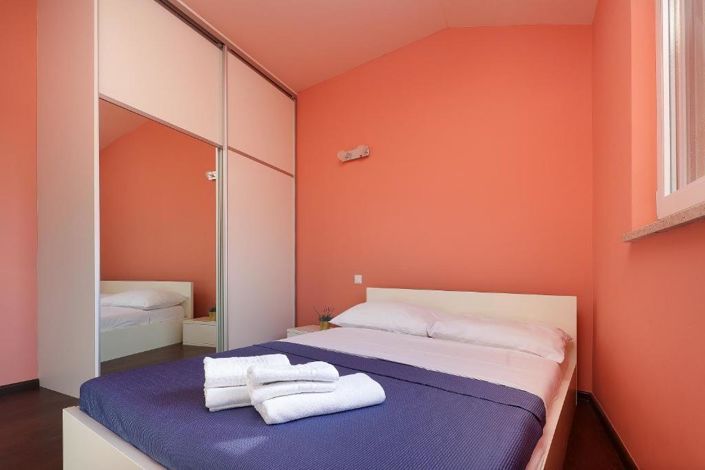 Image No.18-9 Bed Property for sale