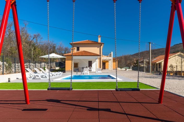Image No.4-4 Bed Property for sale
