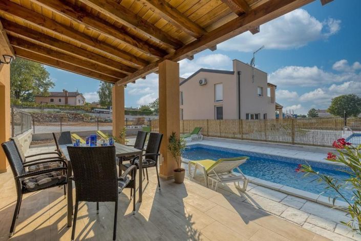 Image No.4-4 Bed Property for sale