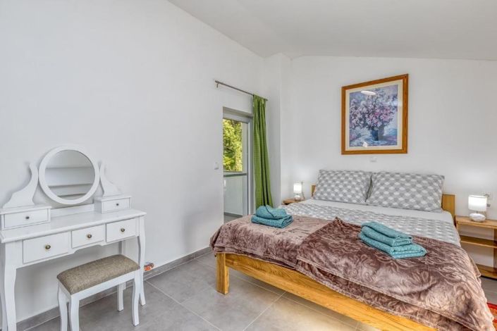 Image No.8-4 Bed Property for sale