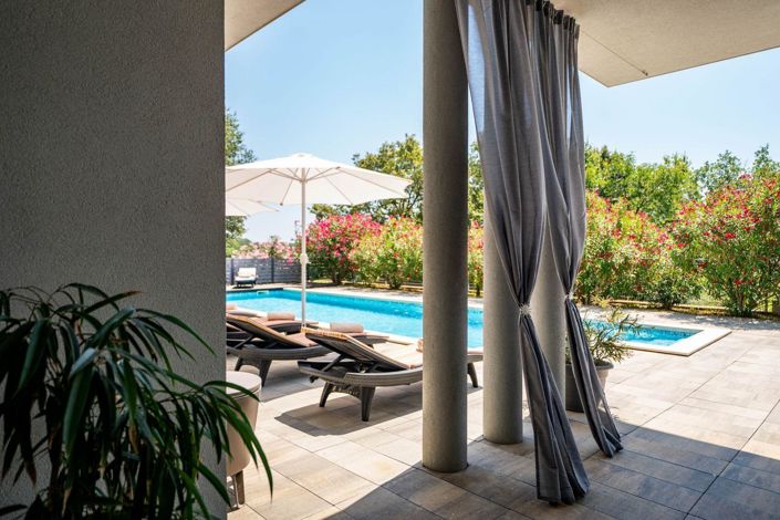 Image No.7-5 Bed Property for sale