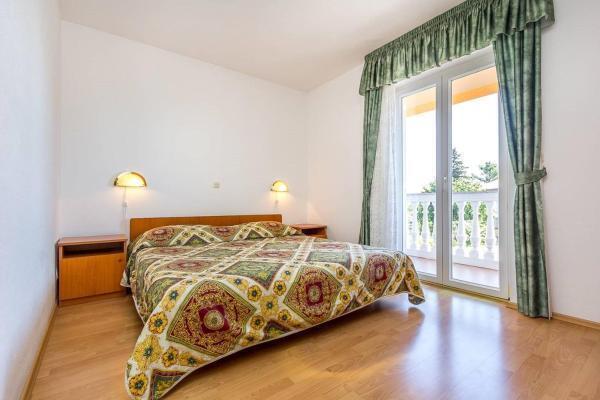 Image No.3-20 Bed Property for sale