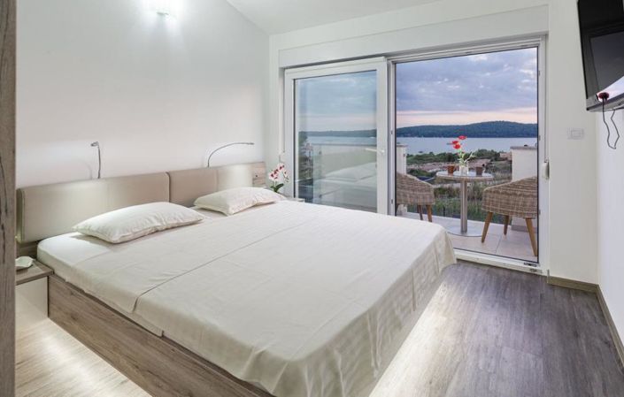 Image No.22-5 Bed Property for sale