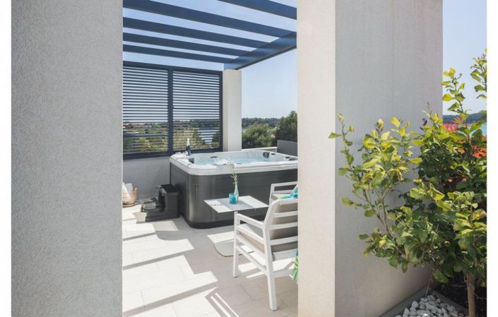 Image No.6-5 Bed Property for sale