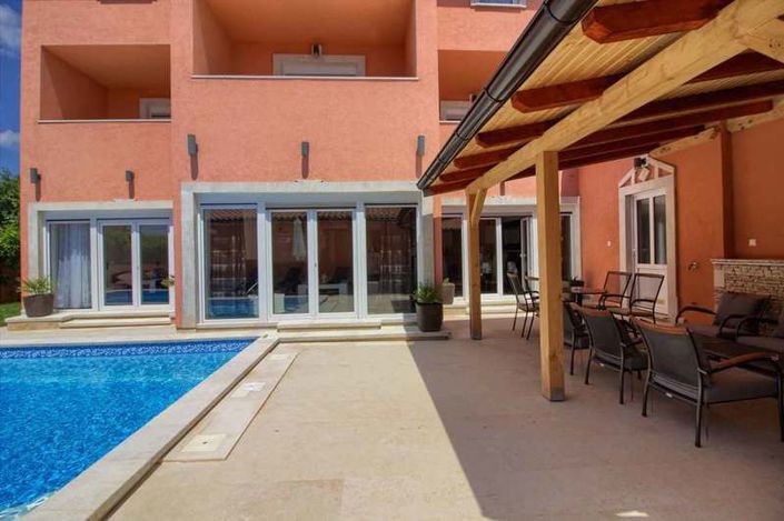 Image No.4-6 Bed Property for sale