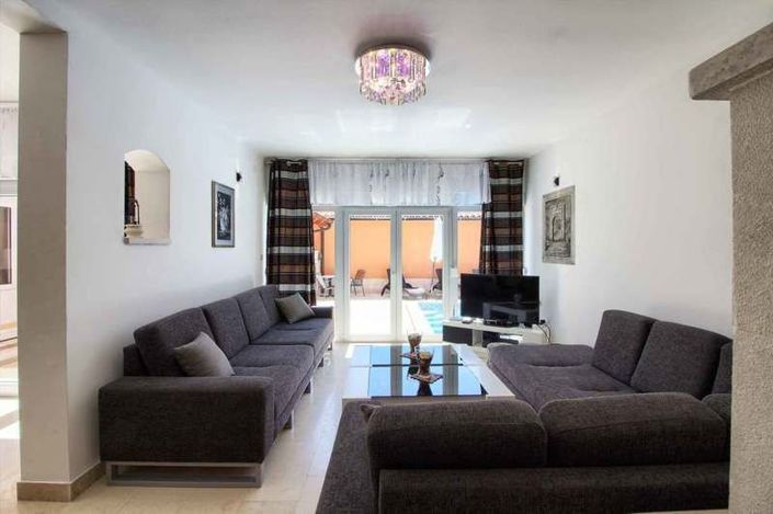 Image No.7-6 Bed Property for sale