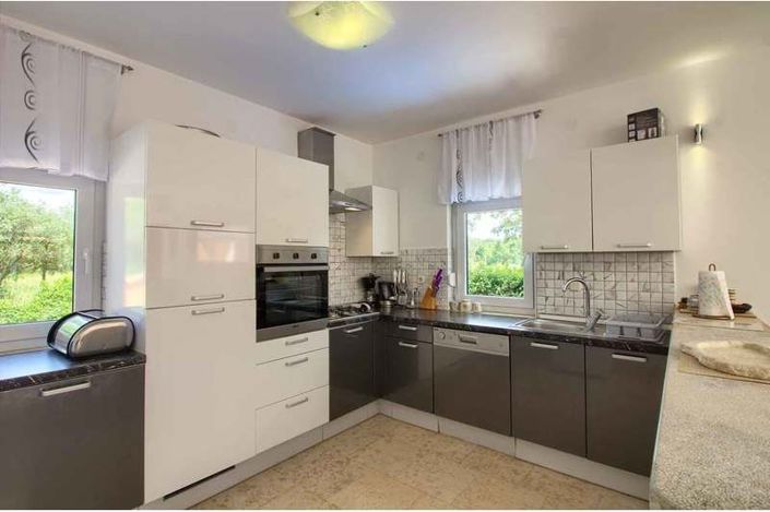 Image No.8-6 Bed Property for sale