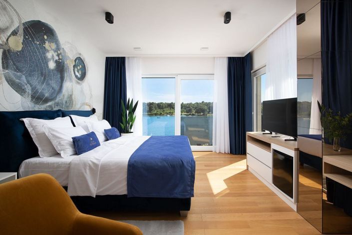 Image No.18-5 Bed Property for sale