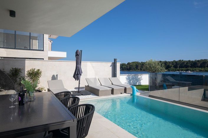 Image No.3-5 Bed Property for sale
