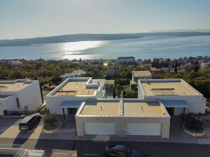 Image No.12-5 Bed Property for sale