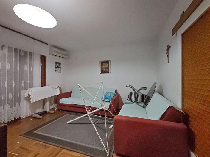 Image No.10-6 Bed Property for sale