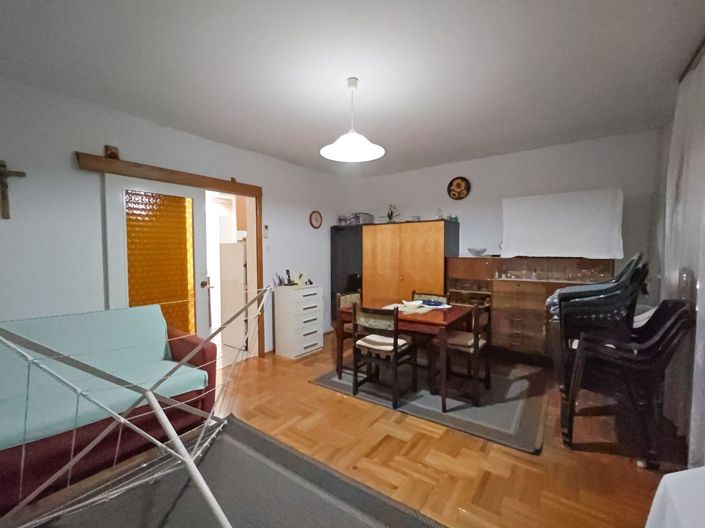 Image No.9-6 Bed Property for sale