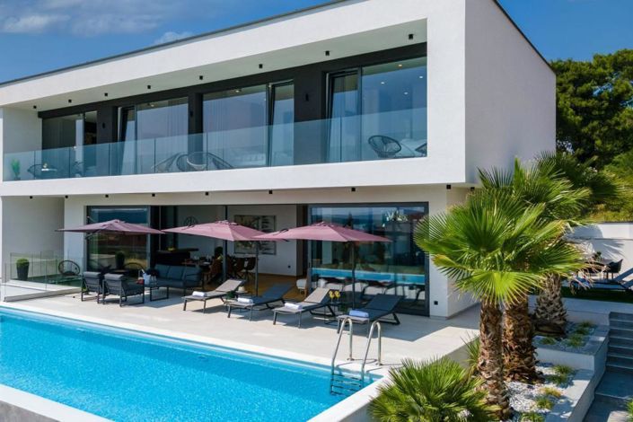 Image No.2-4 Bed Property for sale