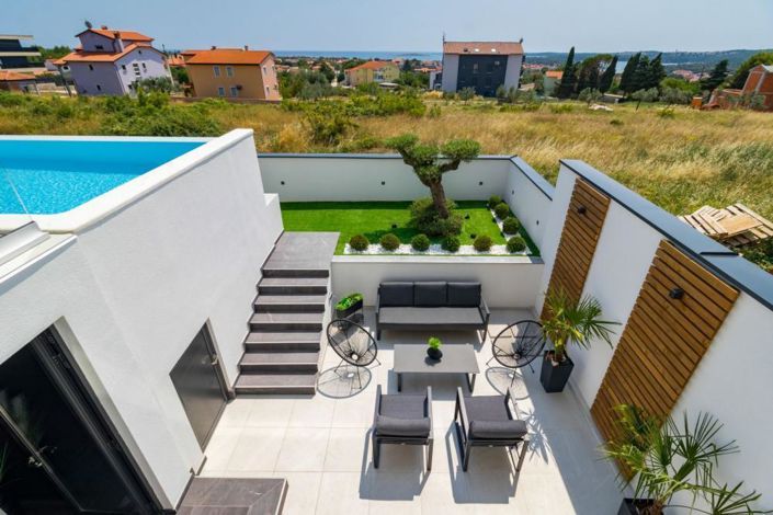 Image No.20-4 Bed Property for sale