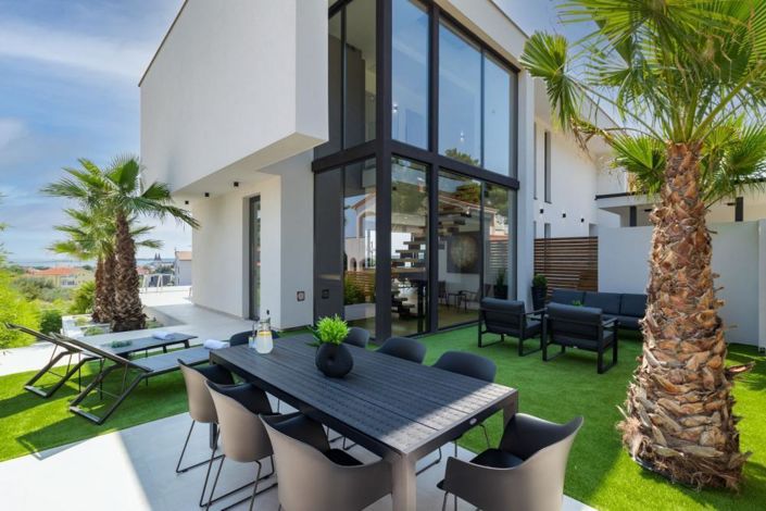 Image No.5-4 Bed Property for sale