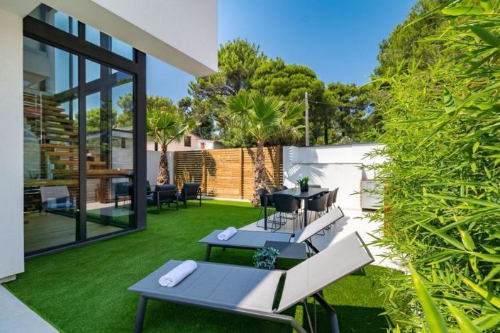 Image No.8-4 Bed Property for sale