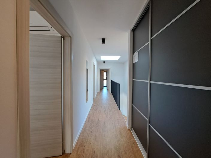 Image No.10-4 Bed Property for sale