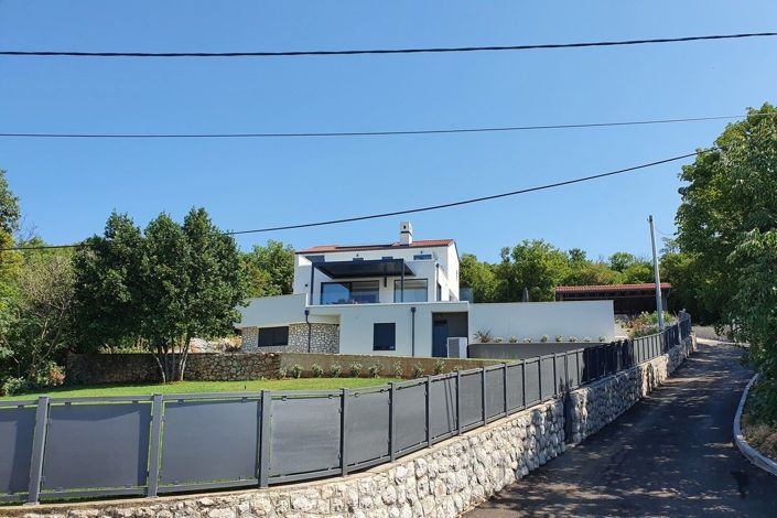 Image No.17-4 Bed Property for sale