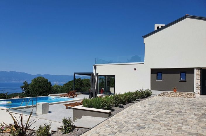 Image No.2-4 Bed Property for sale
