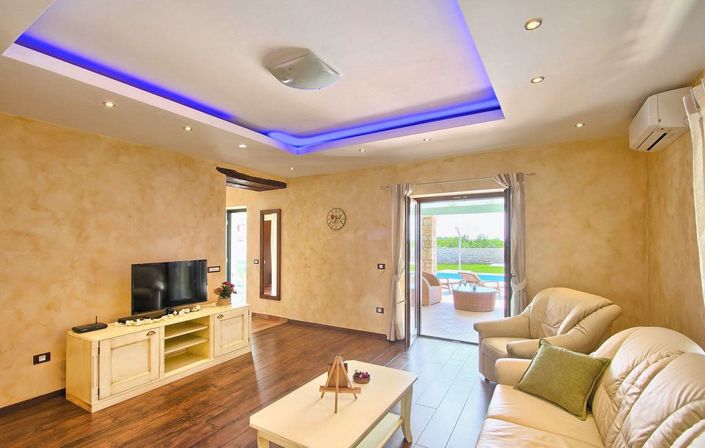 Image No.11-5 Bed Property for sale
