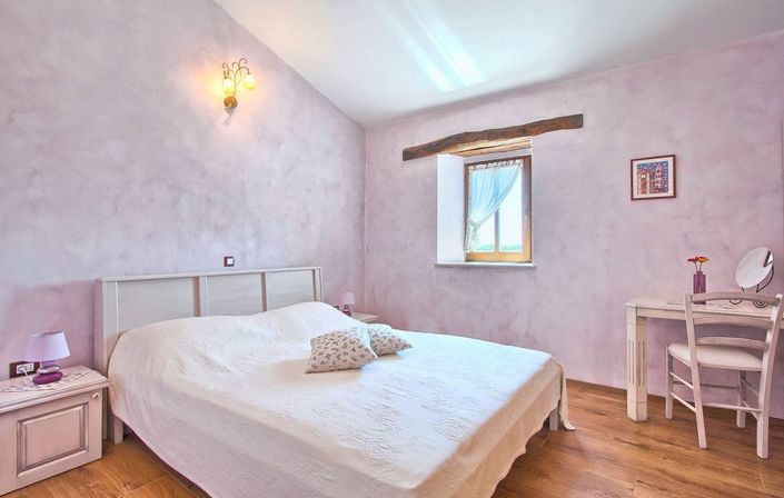 Image No.12-5 Bed Property for sale
