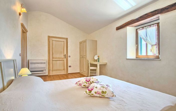Image No.14-5 Bed Property for sale