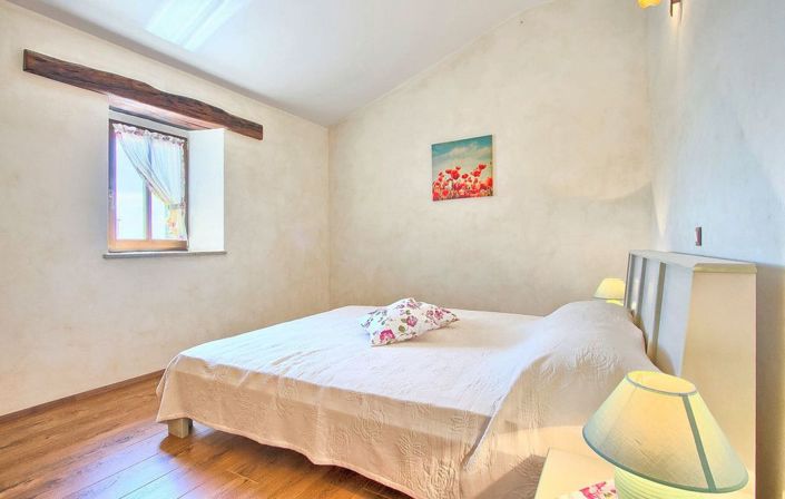 Image No.15-5 Bed Property for sale