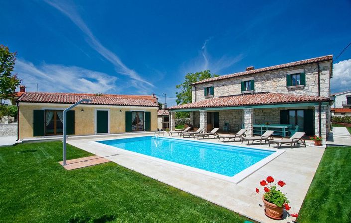 Image No.2-5 Bed Property for sale