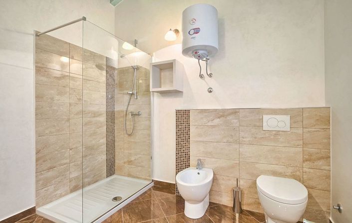 Image No.20-5 Bed Property for sale
