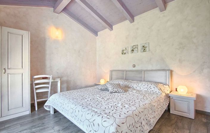 Image No.21-5 Bed Property for sale