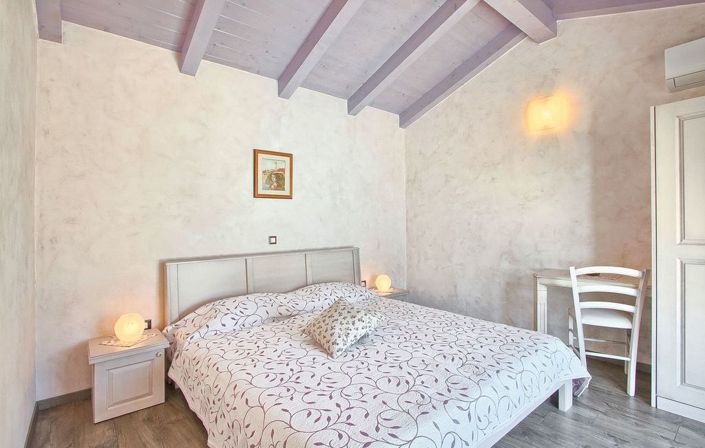 Image No.23-5 Bed Property for sale