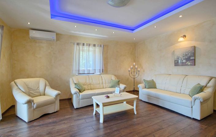 Image No.9-5 Bed Property for sale