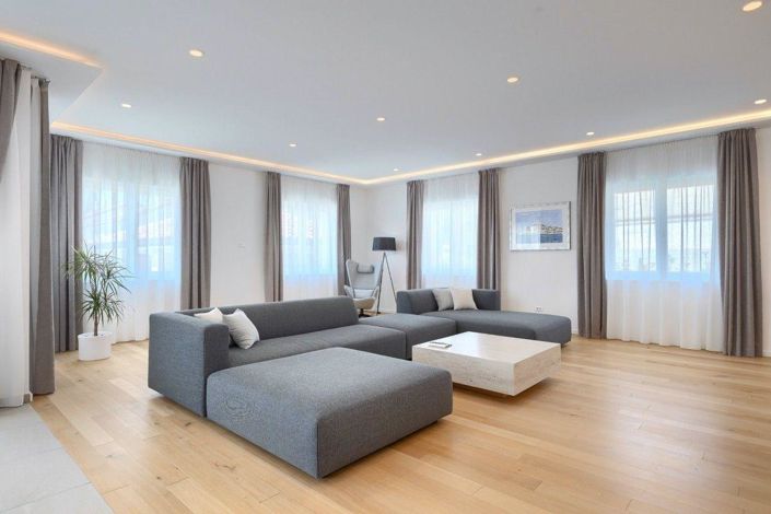 Image No.15-4 Bed Property for sale