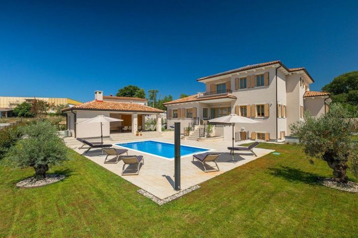 Image No.4-4 Bed Property for sale