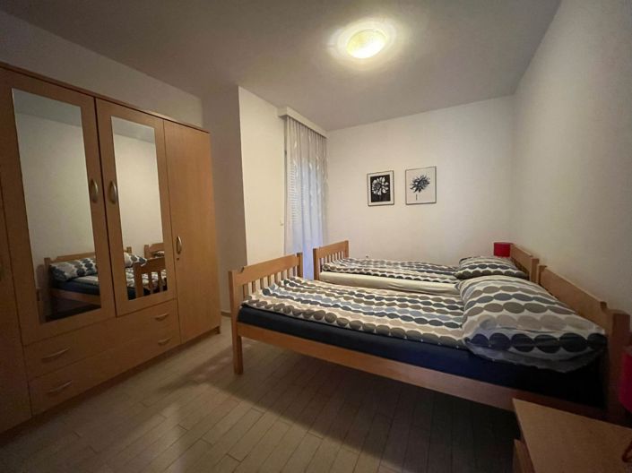 Image No.13-9 Bed Property for sale