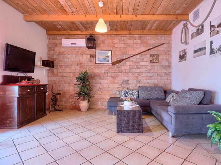 Image No.20-5 Bed Property for sale