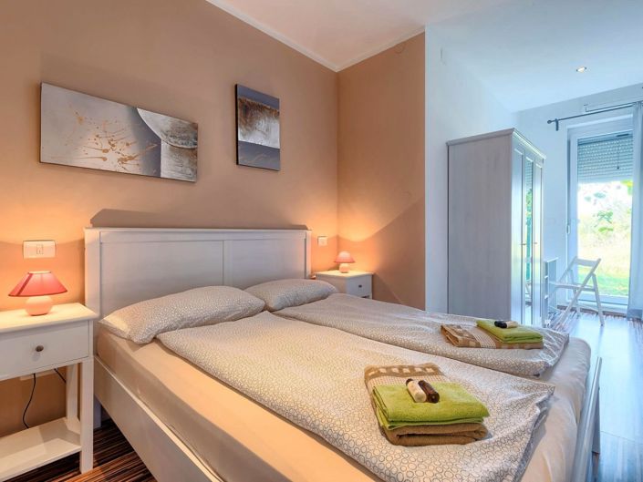 Image No.24-5 Bed Property for sale