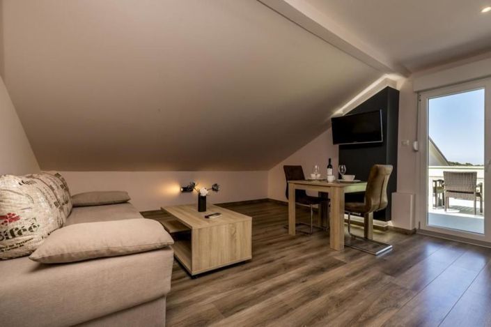 Image No.19-16 Bed Property for sale
