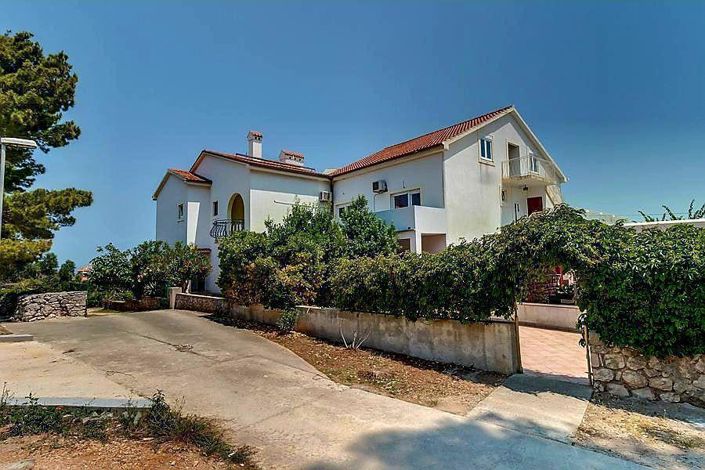 Image No.2-16 Bed Property for sale