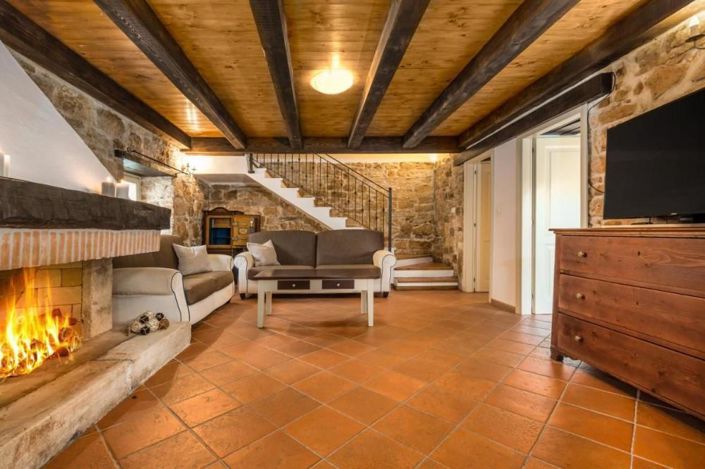 Image No.17-3 Bed Property for sale