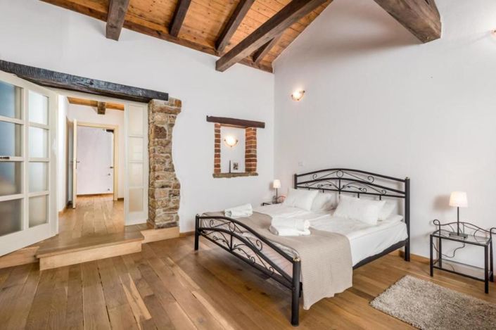 Image No.18-3 Bed Property for sale