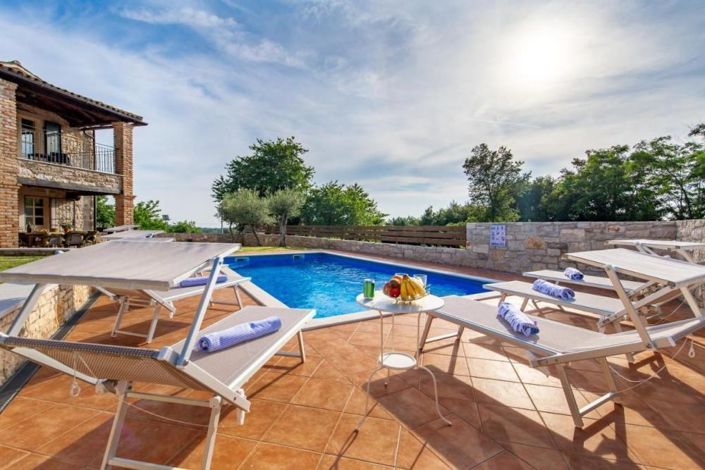 Image No.23-3 Bed Property for sale
