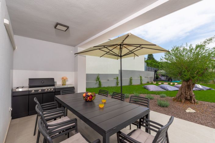 Image No.12-4 Bed Property for sale