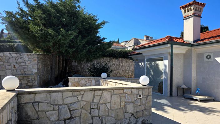 Image No.11-4 Bed Property for sale