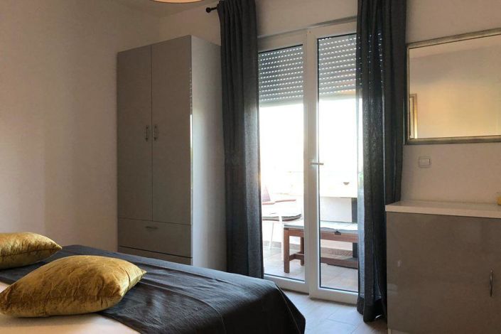 Image No.16-12 Bed Property for sale