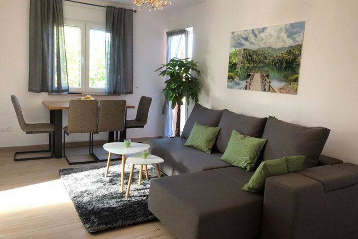 Image No.21-12 Bed Property for sale